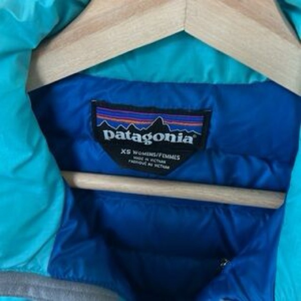 Patagonia Women’s XS 200 Down Puffer Vest- blue with purple interior - Picture 7 of 8
